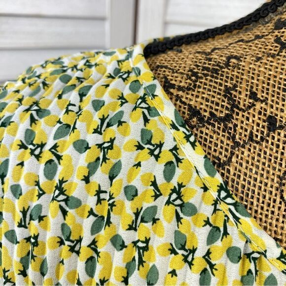 Max Studio Flower Bud Crepe Pleated Blouse Yellow Ivory Large - Picture 5 of 15
